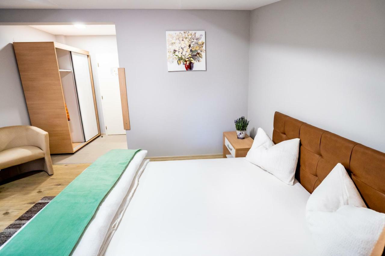 Casa Blum Hotel Lugoj Ngoại thất bức ảnh